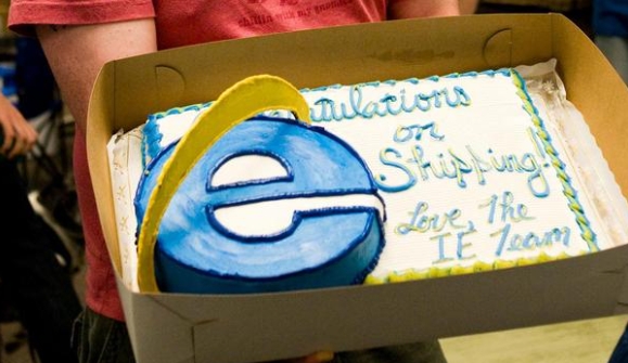 相愛相殺多年，微軟Internet Explorer團隊收到來自Mozilla的謝幕祝賀蛋糕