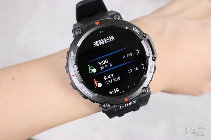 手錶自動偵測到的運動，在圖示旁會有小小的 AI 樣。