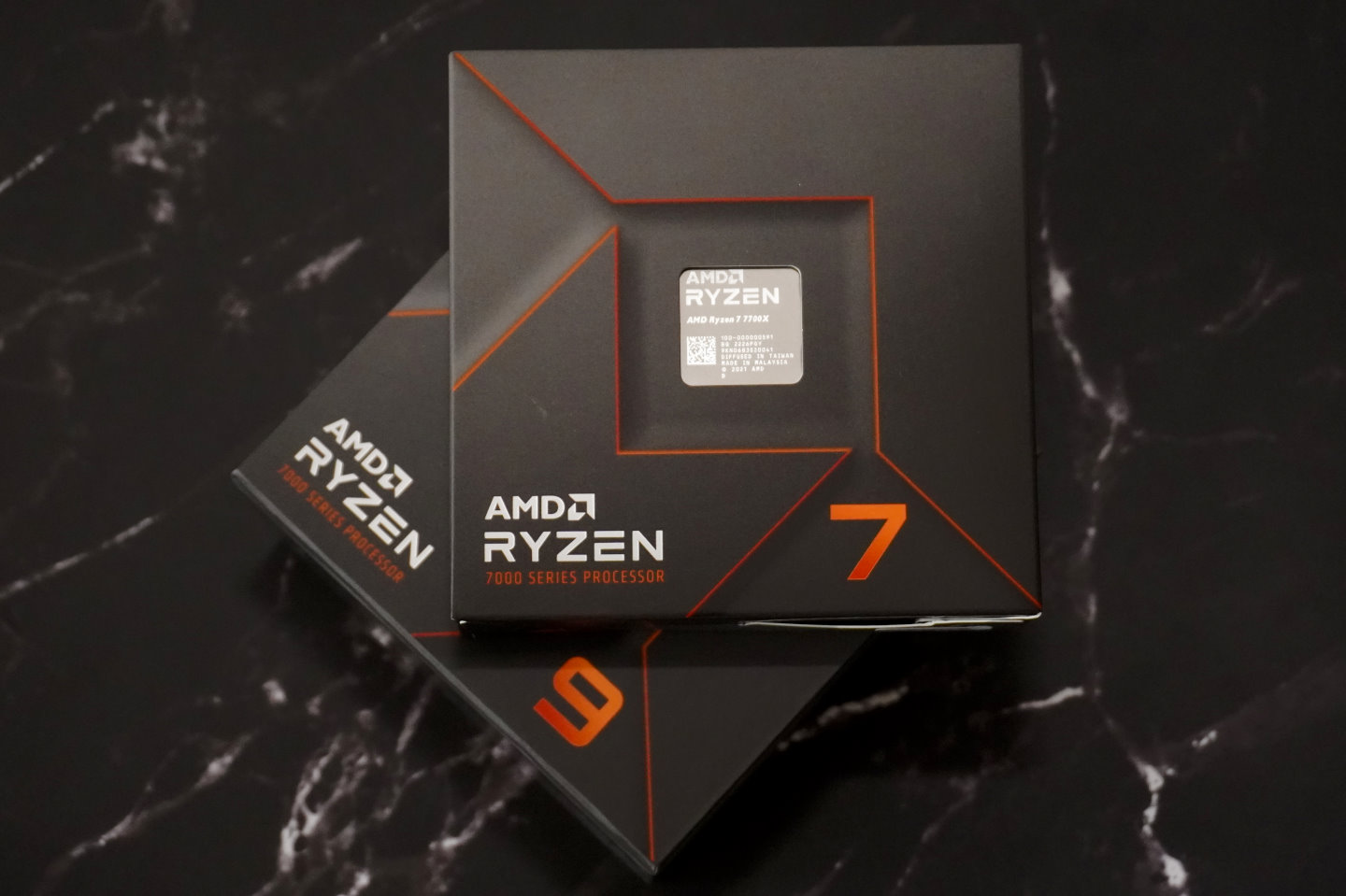 Ryzen 7000系列處理器採用Zen 4架構，包裝計也全面翻新。