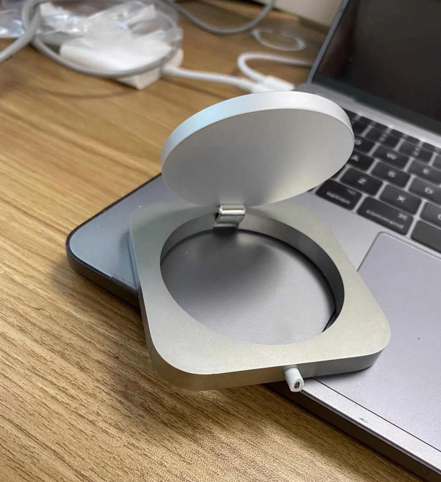 Apple's unannounced Apple Magic Charger leaked, may have been abandoned