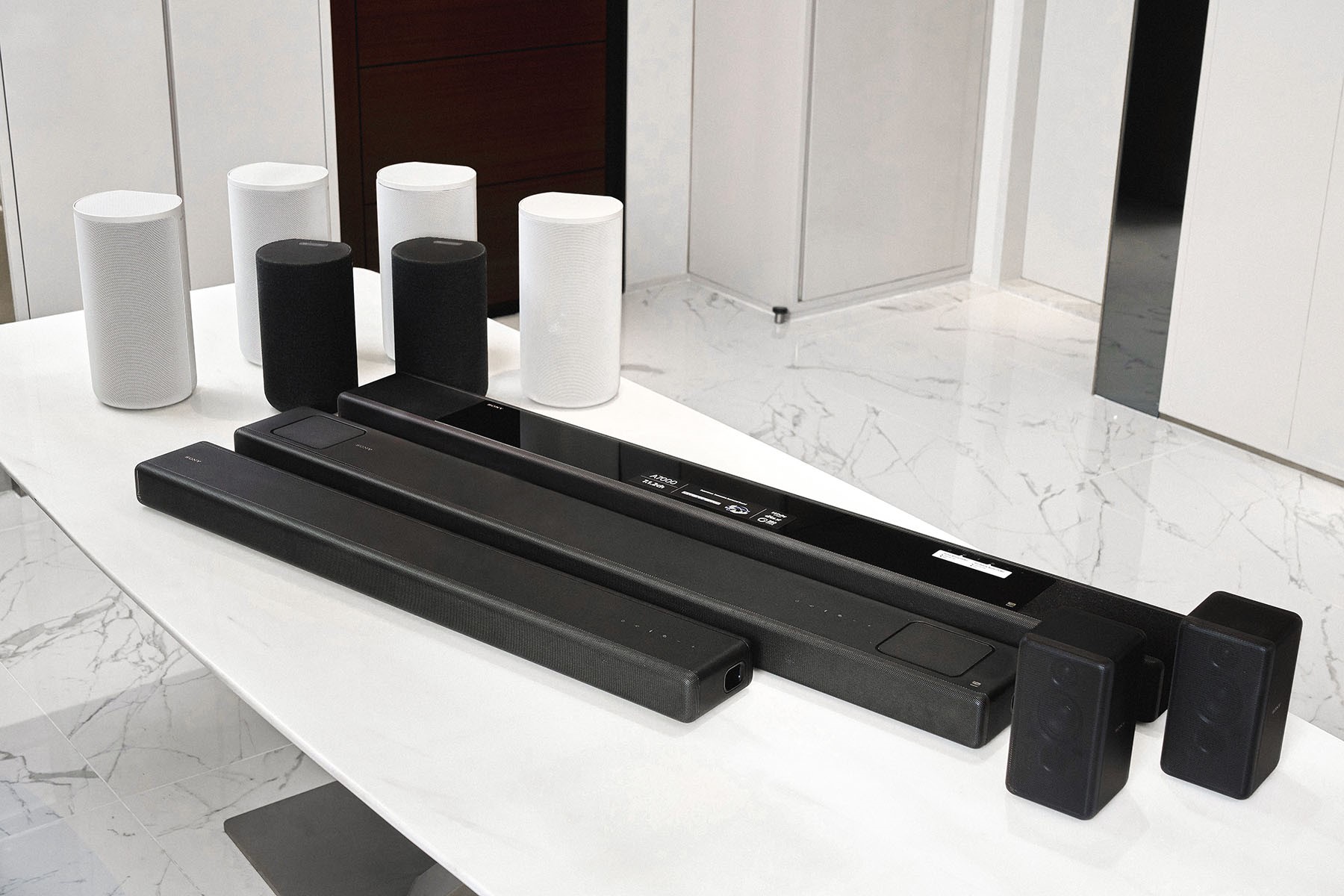 Sony single-piece Soundbar family HT-A3000, HT-A5000, HT-A7000 can be combined with rear surround SA-RS5 and SA-RS3S to realize various combinations. If you want to be more advanced, you can also choose the separate HT-A9 surround sound effect, and the product line is complete and diverse.