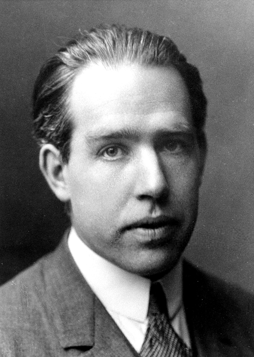 尼爾斯·亨里克·達德·波耳（Niels Henrik David Bohr，1885年10月7日－1962年11月18日） 