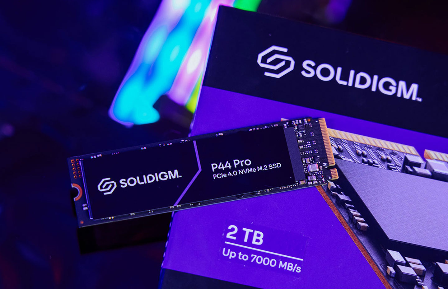 The front of the SOLIDIGM P44 Pro body is covered by a label sticker, which covers the components below.