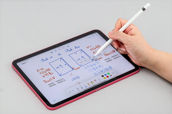 iPad 10 還是支援第一代 Apple Pencil，應用在無邊記 App 畫圖、手寫，當然沒問題。