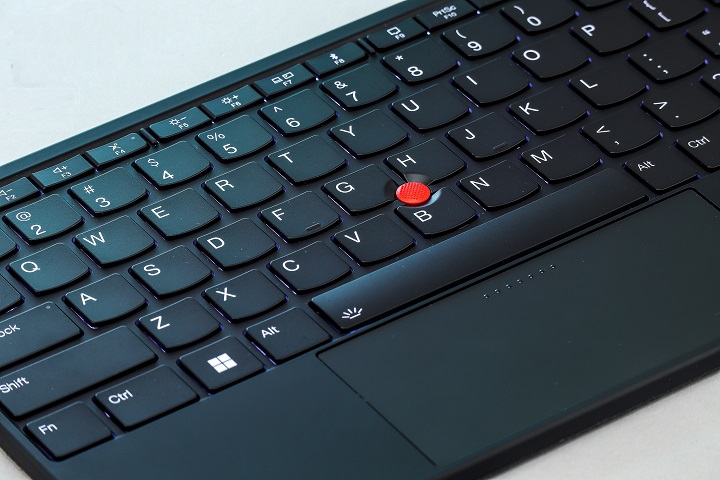 ThinkPad藍牙鍵盤也必備小紅點軌跡鈕及觸控板。