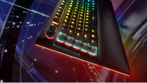 Razer推出BlackWidow V4 Pro電競鍵盤， 載命令旋鈕、專屬巨集鍵