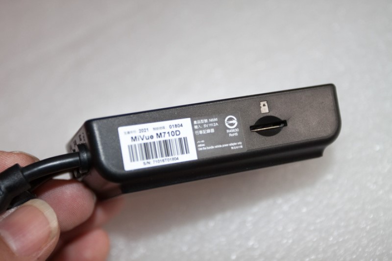 M710D 採用 microSD卡為儲裝置（建使用行車記錄器專用記憶卡），支援 Class 10 以上記憶卡，最大 256GB 容量。