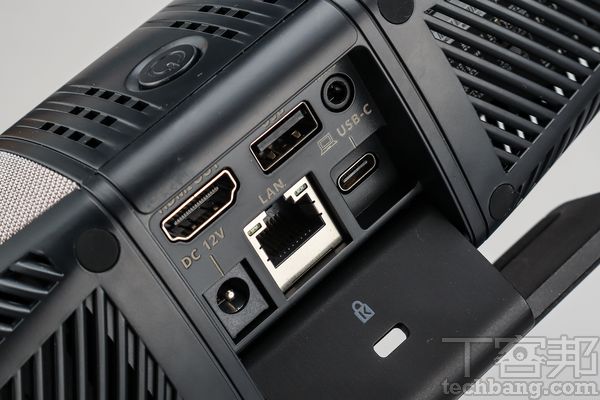 傳輸介面 提供 HDMI 輸出、USB 傳輸接口以及乙太網路埠多元介面。