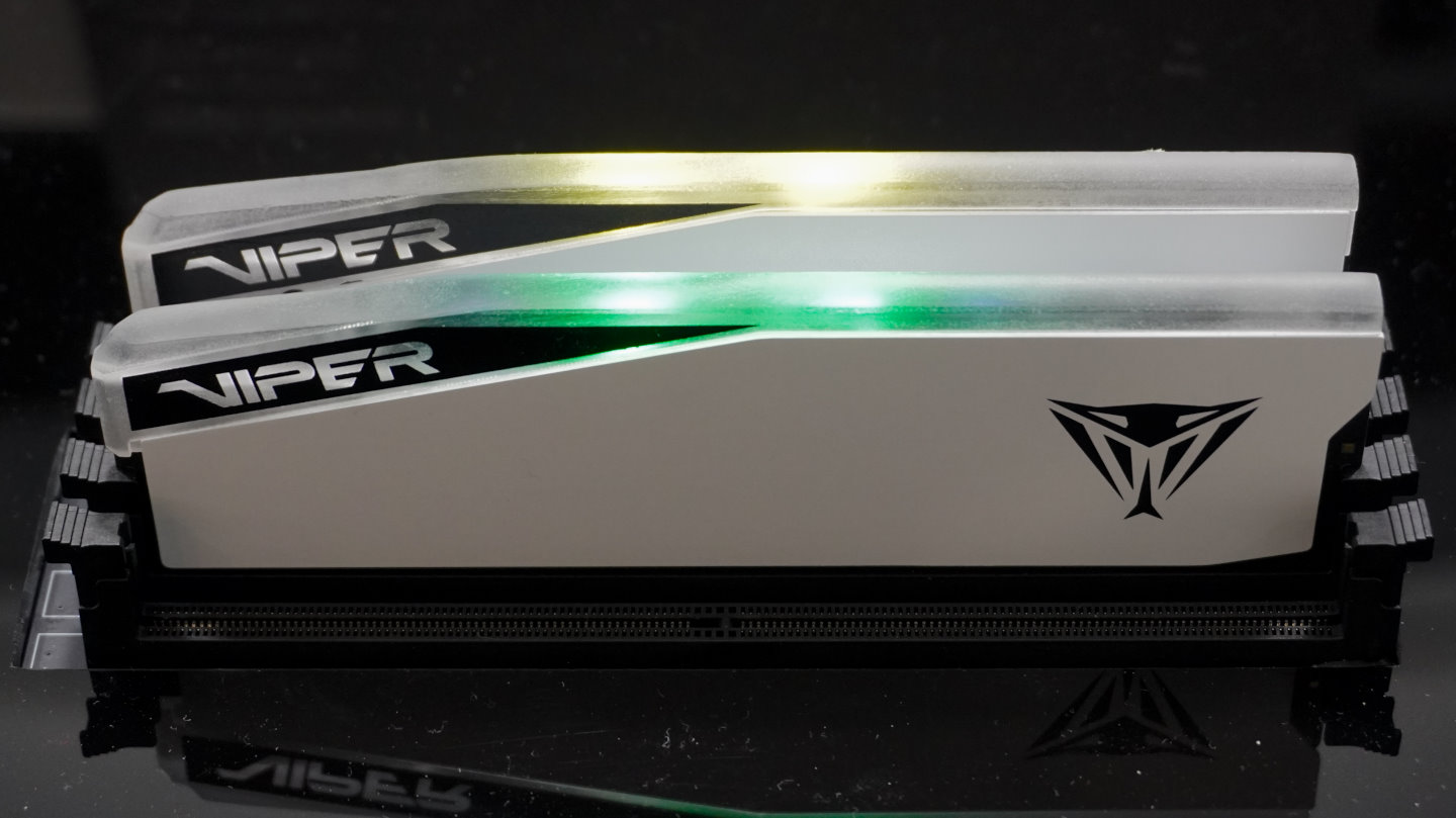 Viper Elite 5採用非對稱散熱片造型，最高速度為DDR5-7000，容量則有16~64GB，以及24 x2與48 GB x2選擇。