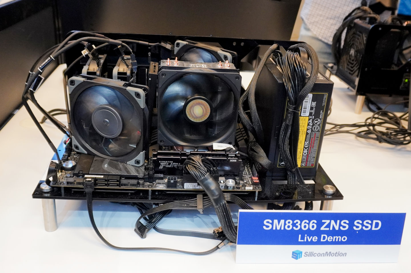 SMI提供的SM8366動態展示平台。