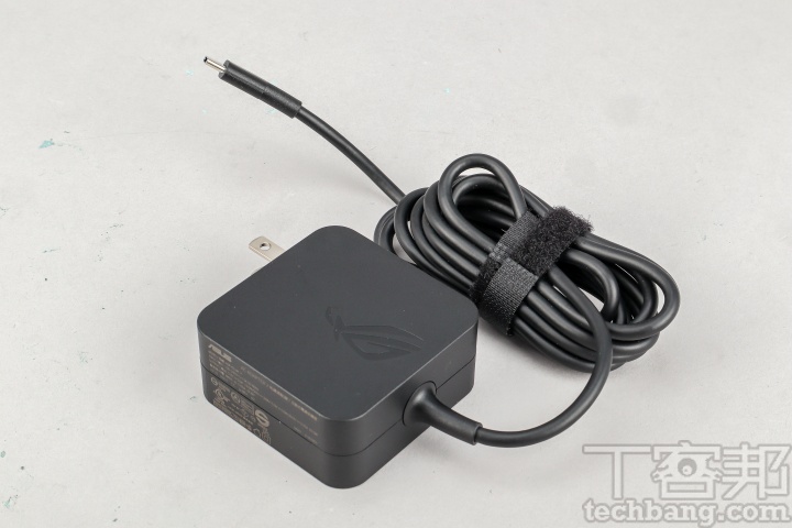 ROG Ally 原裝充電器，無 HDMI、USB 擴充埠功能