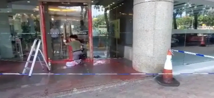 情節堪比「古惑仔」：香港清晨3小時內比亞迪4店連潑紅漆、衝撞閘門