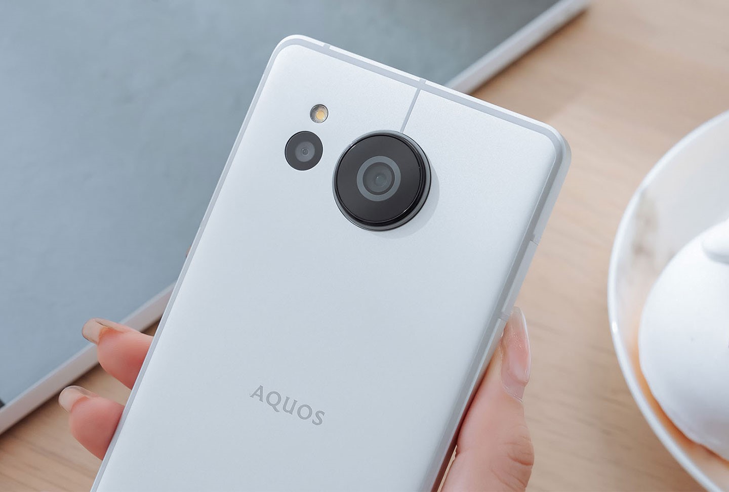 AQUOS sense7 plus-