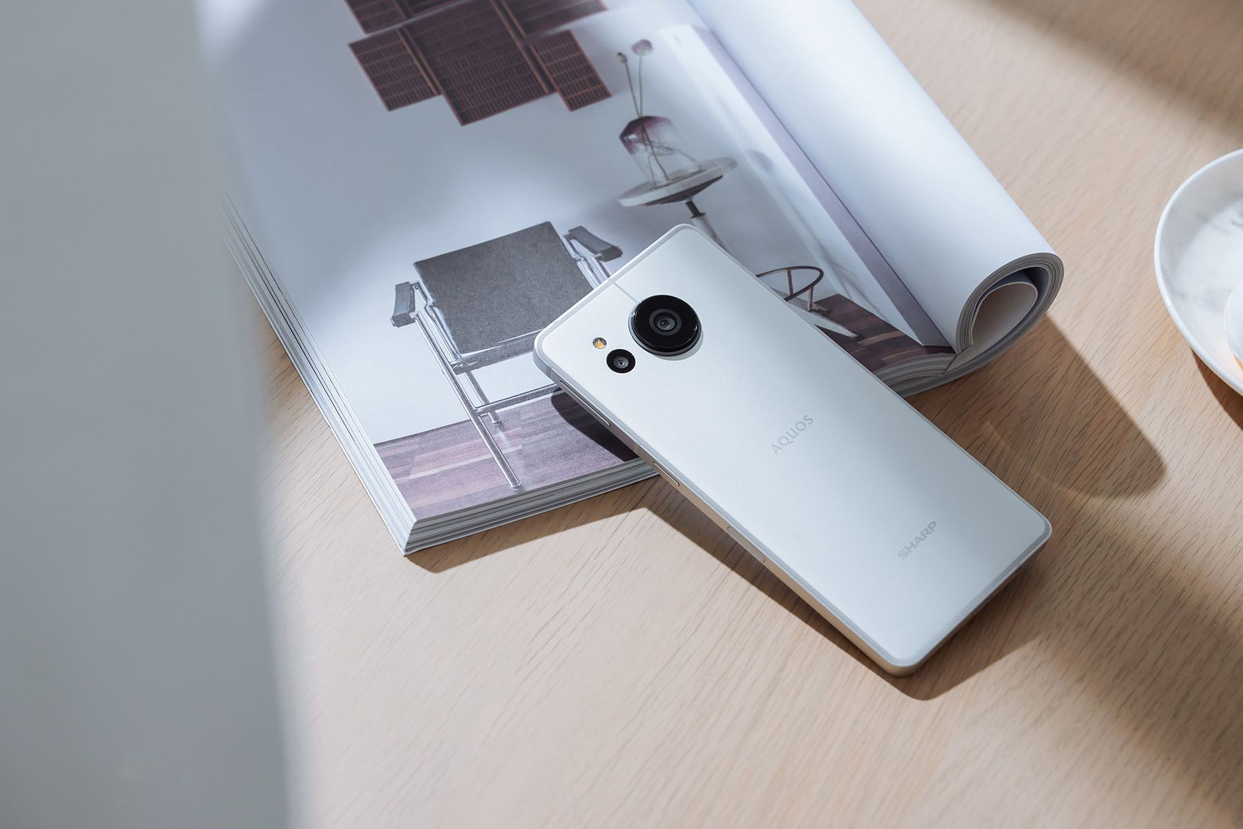 SHARP AQUOS sense7 plus 開箱實測：純正日系質感，比擬240Hz 更新率
