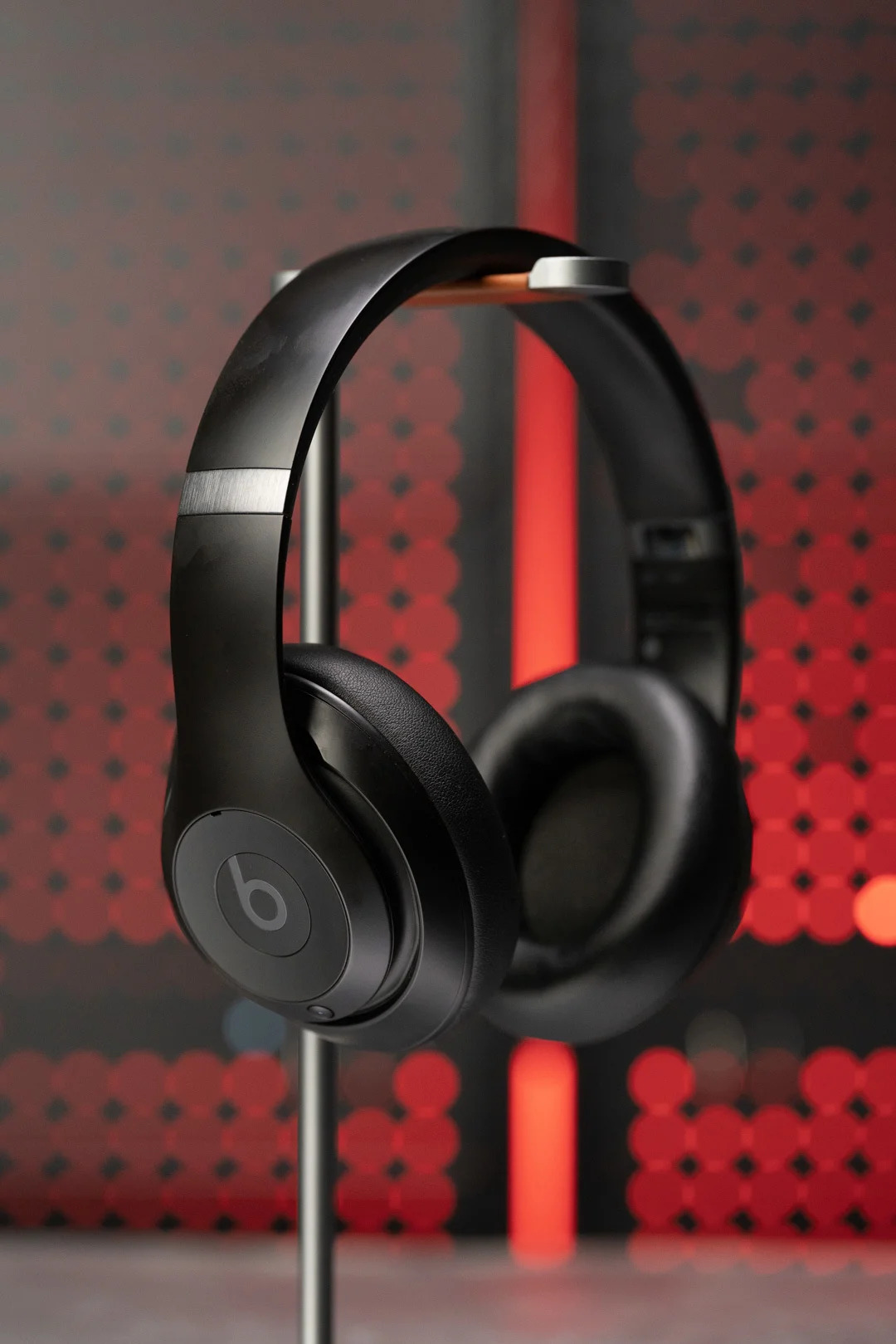 Beats Studio Pro評測：聆聽體驗升級、價格比AirPods Max 便宜5,500元更實惠的選擇