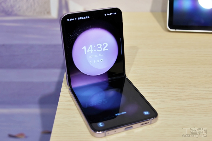三星 Galaxy Z Flip 5 式發表，外螢幕尺寸變更大、單手操作更方便
