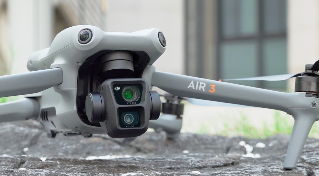 DJI隔了兩年才推出DJI Air 3空拍機，特異功能展現誠意：雙鏡、避障、續航