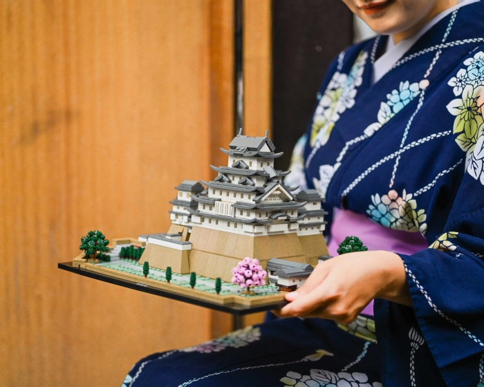 「21060姬路城」盒組將世界文化遺產姬路城重現，讓玩家彷彿置身於日本古城的壯麗美景