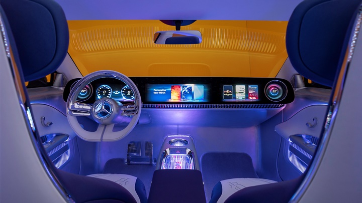 賓士 Concept CLA Class 入門級純電概念車亮相！內建 mini LED 超大儀表螢幕、超過 750km 續航里程