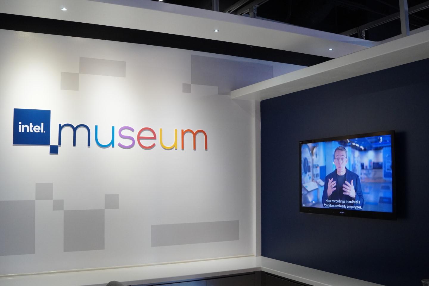 Intel博物館位於總部1樓，展出許多代產品與相關文物。