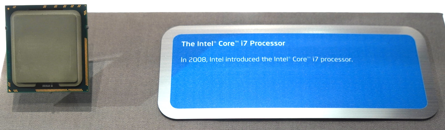 同樣在2008年問世的Core i7處理器（Core i7-960世代）採用Nehalem微架構，這個產品系列延續至今（2023年）。
