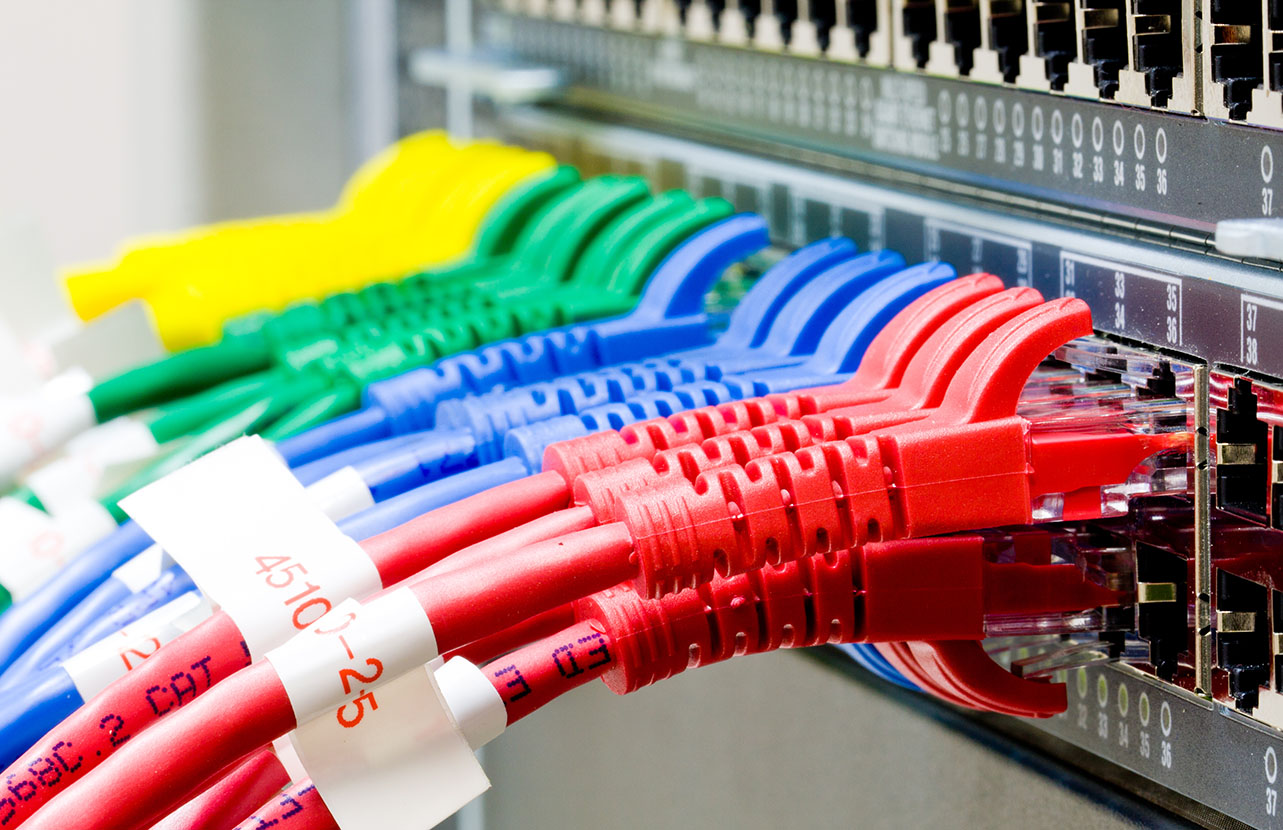 HiNet SME 超寬頻整合服務透過「以租賃代替購買」的方式提供企業專業的商務設備，並一手包辦網路線路的規劃與建置。