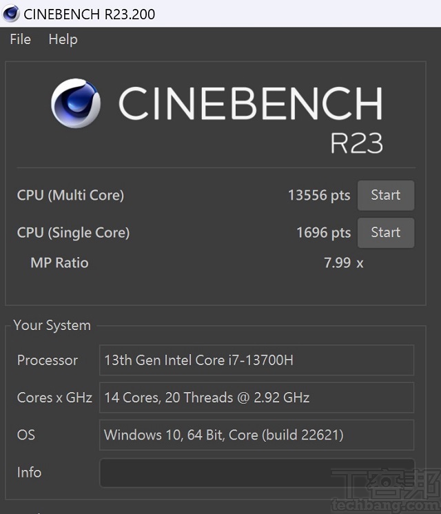 於 CINEBENCH R23 測試，CPU 多核心約為 13,556 pts，單核心約為 1,696pts，多核、單核心的效能差距倍數為 7.99x。