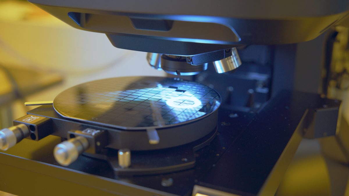 Antora 2MW TPV 工廠待共焦顯微鏡檢查的晶圓。圖片來源：Antora Energy
