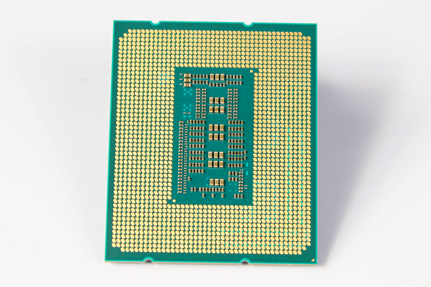 Raptor Lake Refresh處理器與先前第12、13代Core i處理器一樣採用LGA1700腳位，可以配600、700系列晶片組使用。