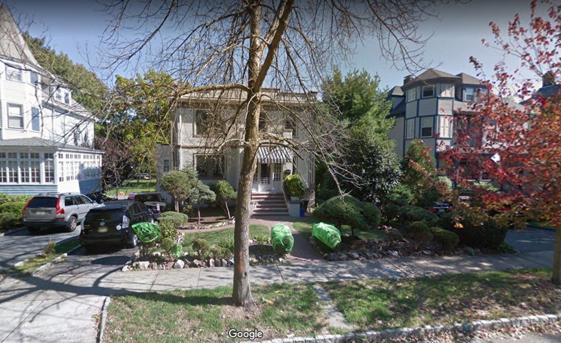 Google 地圖上紐澤西蒙特克萊爾愛迪生建造的混凝土房屋。