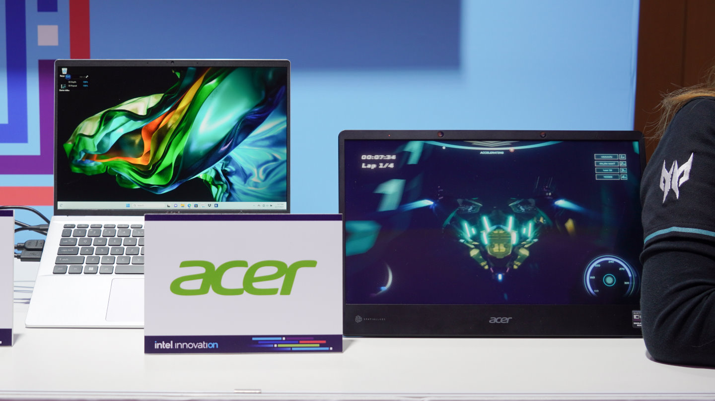 Acer則是展示透過自家研發的軟體，透過AI協助將2D影片轉換為3D並顯示於右方的裸視3D螢幕。（因攝影關係讓裸視3D畫面變得模糊）