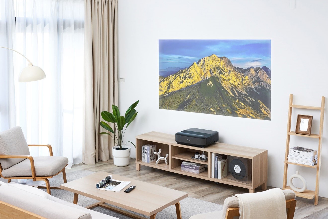 換掉你家的傳統電視吧！感受 Epson 4K 電玩雷射大電視 EH-LS650 親娛樂與大畫面遊戲效果
