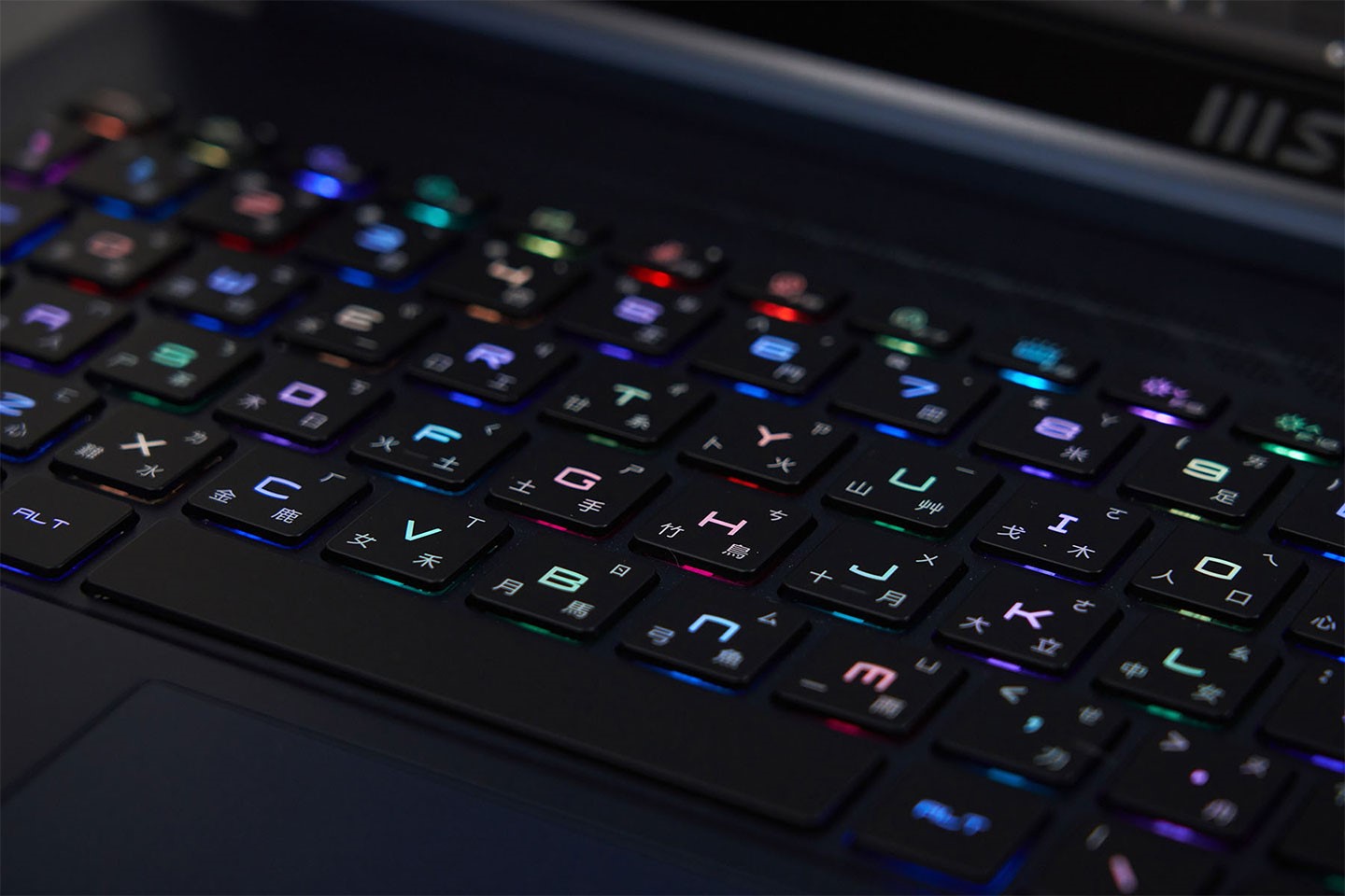SteelSeries 電競鍵盤支援了單鍵 RGB 背光效果。