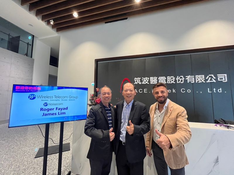 WTG應用工程師James Lim（左）、ACE Solution行銷副總裁許棟材Tony Hsu（）、WTG國際銷售總監Roger Fayad（右）