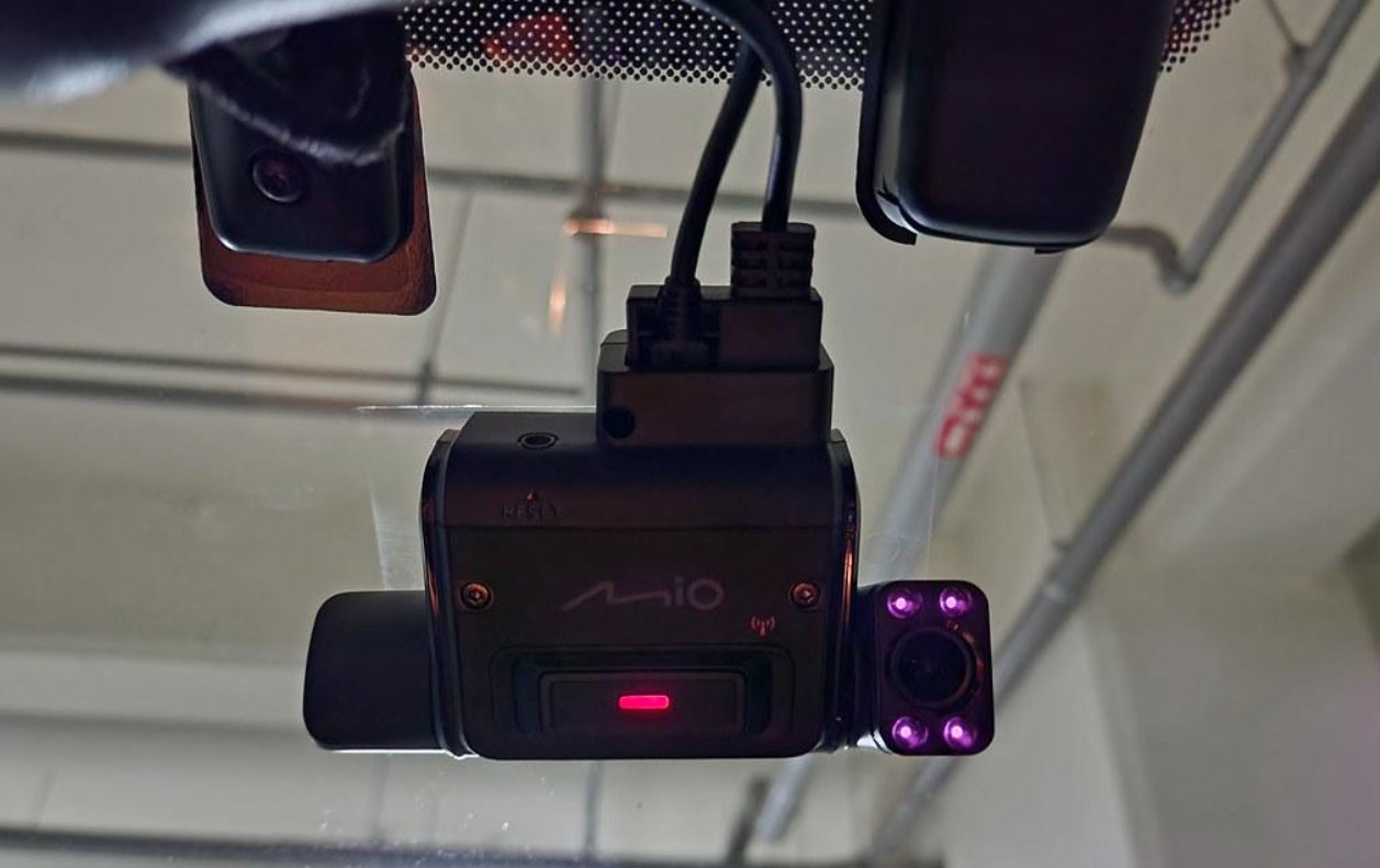 網友 chujy 對於 Mio MiSentry 12T 的畫質表現很滿意，而內鏡頭也加上了紅外線 LED 補光功能，即使車內極暗也能拍攝清晰的畫面（圖片來源：網友 chujy）