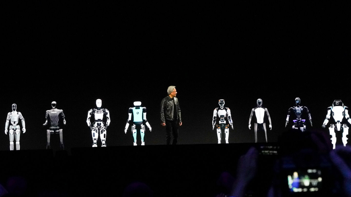 NVIDIA創辦人暨執行長黃仁勳在GTC 2024春場的開幕演說結尾時多台機器人登台，且進行趣味互動。（可觀看重影片1:54:45處。附帶一提，這些機器人皆尚未用到Jetson Thor）