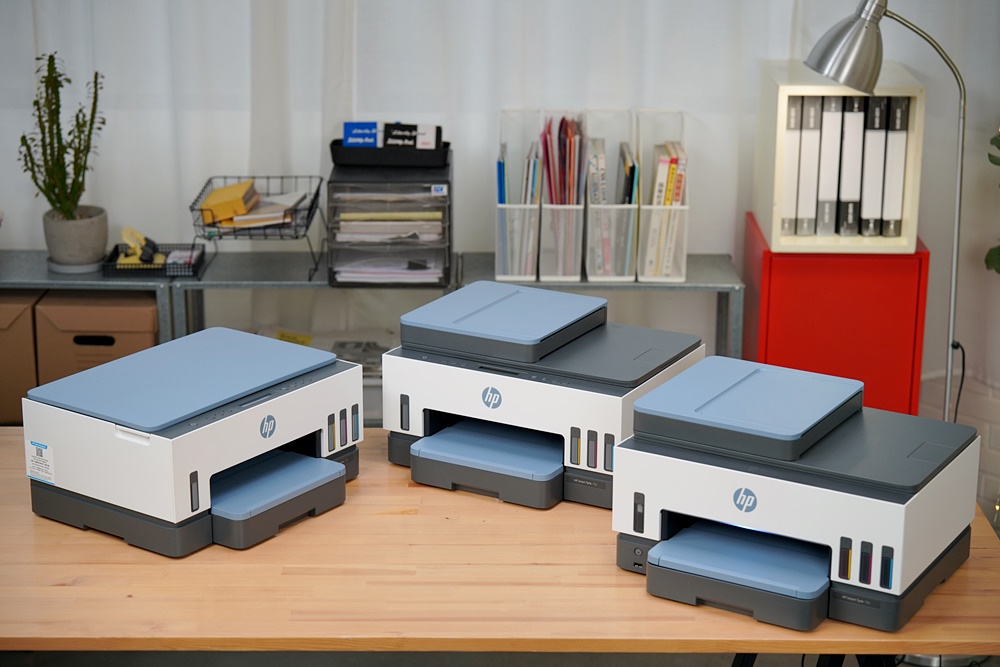 連續供墨印表機首選就是 HP Smart Tank 795（右）、Smart Tank 755（中）以及 Smart Tank 725（左），一機滿足影印、列印、掃描需求，並提供超大印量、超低列印成本。