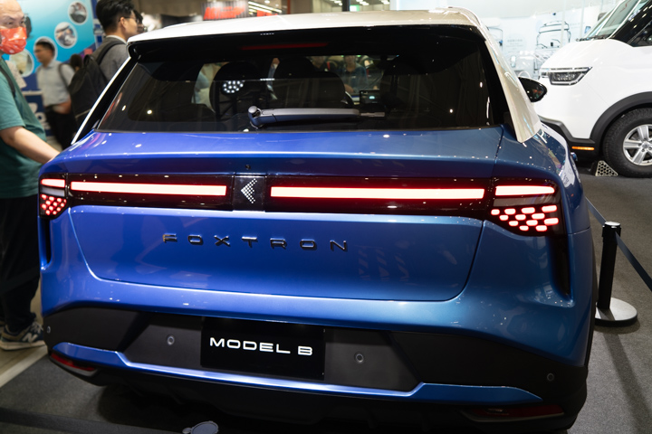 2024 台北國際車用電子展：鴻海 Model B 量產版現身，預計年底正式在台上市