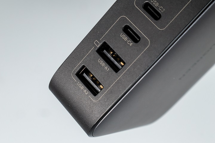 USB-C1、USB-A1、USB-A2 適合為手機充電，輸出瓦數分別為 65W、22.5W、22.5W。