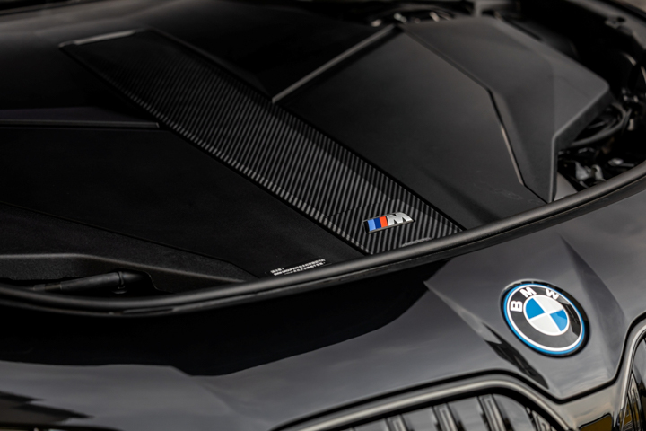 全新 BMW i7 M70 xDrive 擁有高達 659 匹最大綜效馬力輸出、峰值力更達到驚人的 1,100 牛頓米，透過電動車專屬 M Launch Control 彈射起功能，0 到 100 公里加速僅需 3.7 秒就能完成。