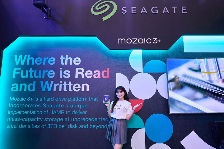 Seagate 以「創新儲，形塑未來」為標語，為 Mozaic 3+ 硬碟平台下了最佳的註腳。
