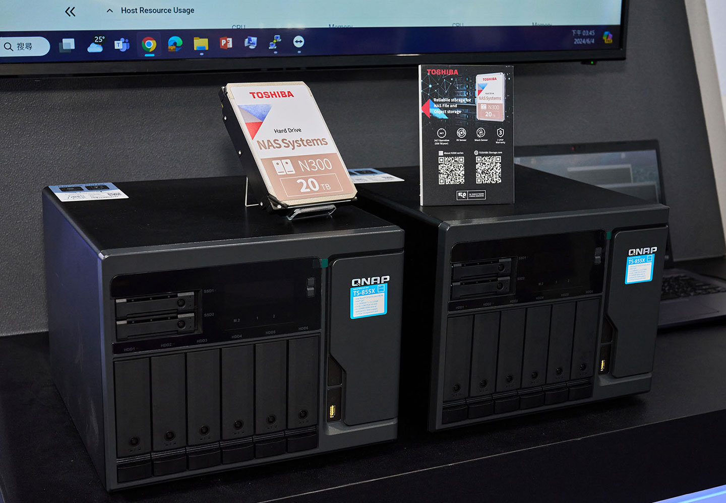 適用工作室、小規模企使用的 QNAP TS-855X 也能配 Toshiba N300 系列 NAS 專用硬碟滿足協作儲所需。