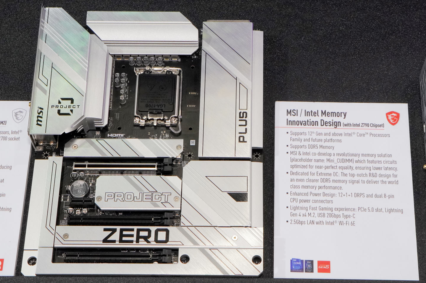 CAMM2記憶體模組概念主機板採用Z790晶片組，又上方寫著「Plus」的散熱片即為記憶體區域。