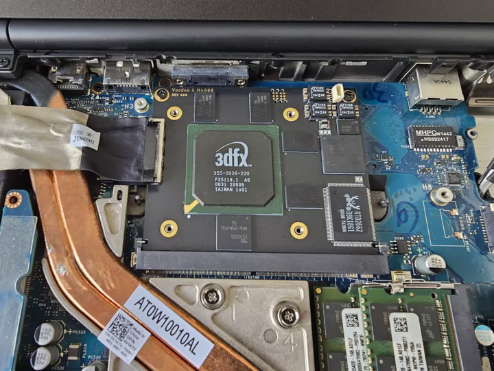 DIY強人把24 年前的 3Dfx Voodoo4 GPU 移植到Dell Precision M4800 筆電上