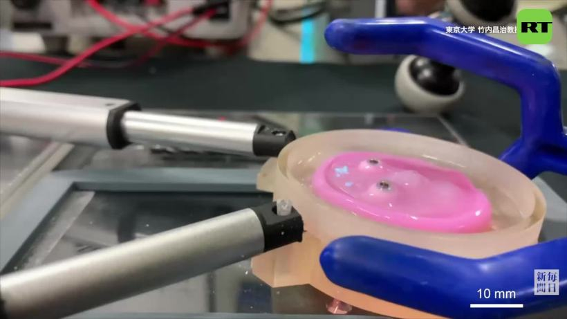 東京大學研究「自癒合人造皮膚」讓機器人更逼真，還能微笑