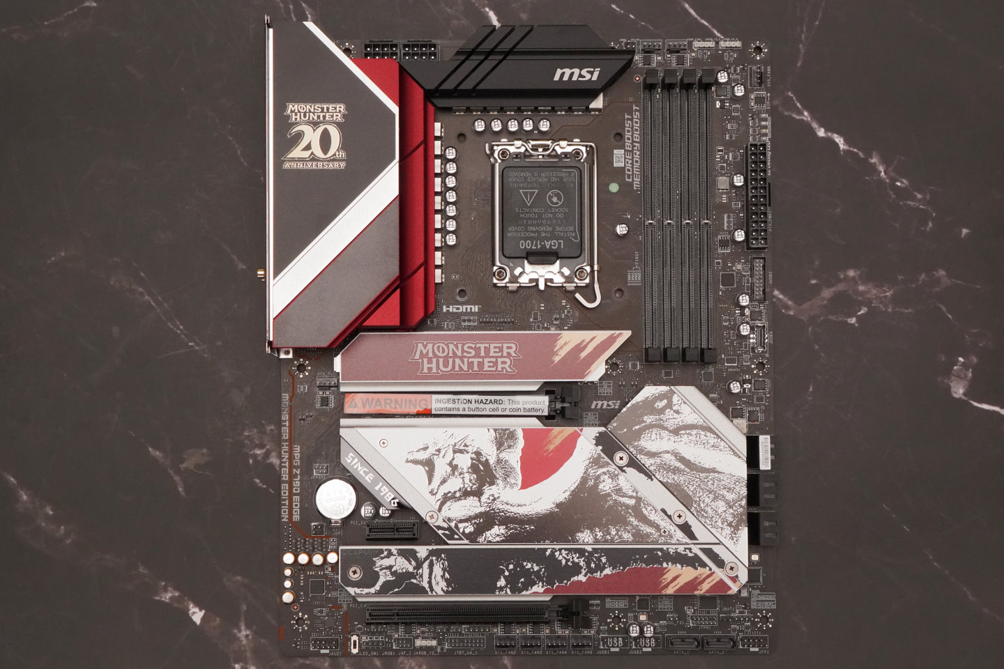 MPG Z790 EDGE MONSTER HUNTER EDITION主機板以黑色為基底，搭配紅、銀配色。