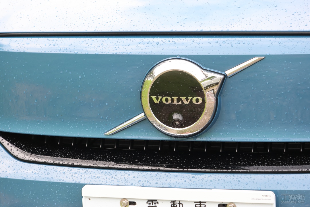 Volvo C40 Recharge 五大純電科技解析：半自動輔助駕駛、盲點資訊系統、360 度環車輔助攝影機