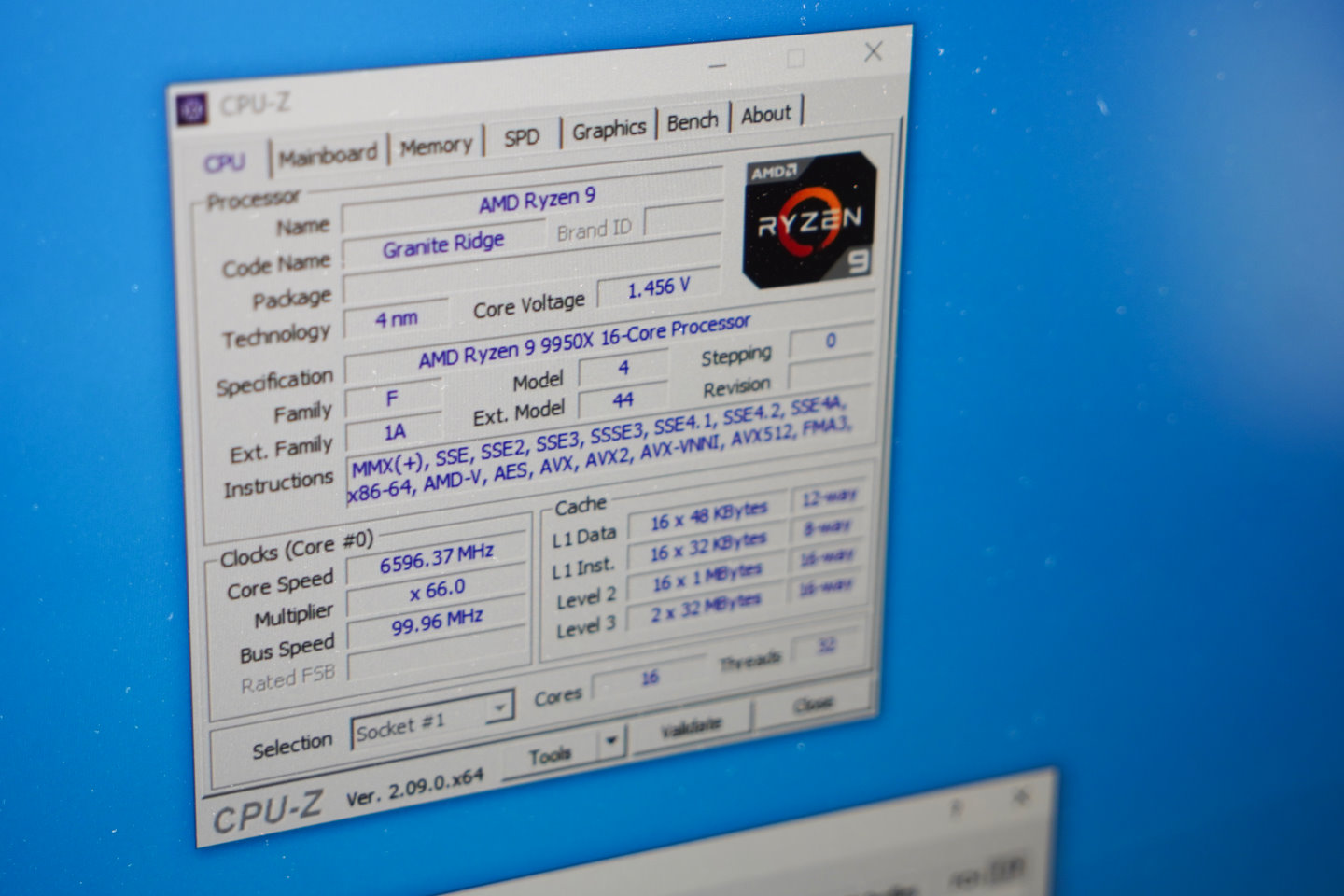 透過CPU-Z看到時脈為6596.37 MHz。