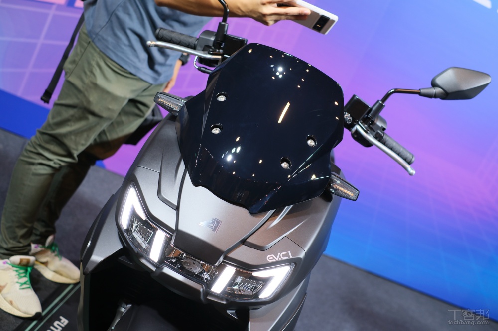 宏佳騰電動跑旅 EV-C1 正式上市 ，124,980 元限時購車再享折價優惠