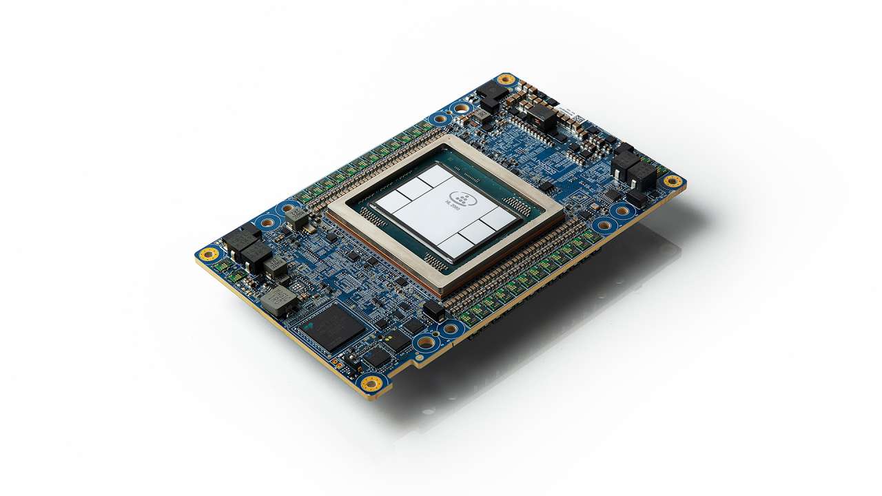 Intel也會提供以Gaudi 2 AI加速器驅動的聊天機器人，即時回應選手如接駁交通、餐飲地點等等關於賽事的疑難雜症。
